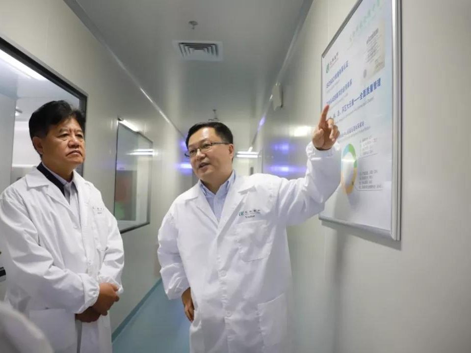 云南省政协副主席黄毅一行到北科生物停止考查观赏